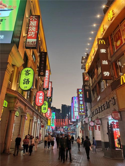 龙华区:一触即发的时尚潮流风向标 龙华区:一触即发的时尚潮流风向标